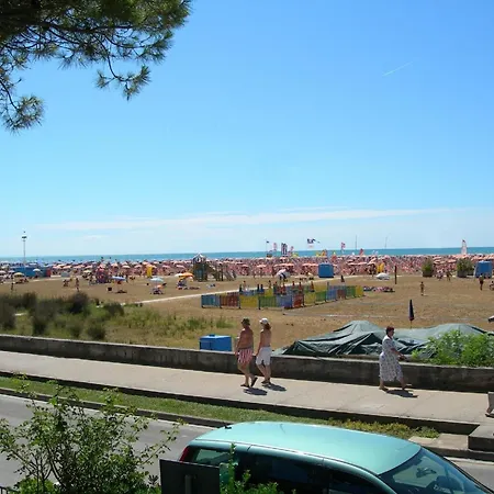 Ferienhaus Fuer 6 Personen Ca 50 Qm In Bibione, Adriakueste Italien Und Umgebung - B62961 بيت للعطل بيبيوني